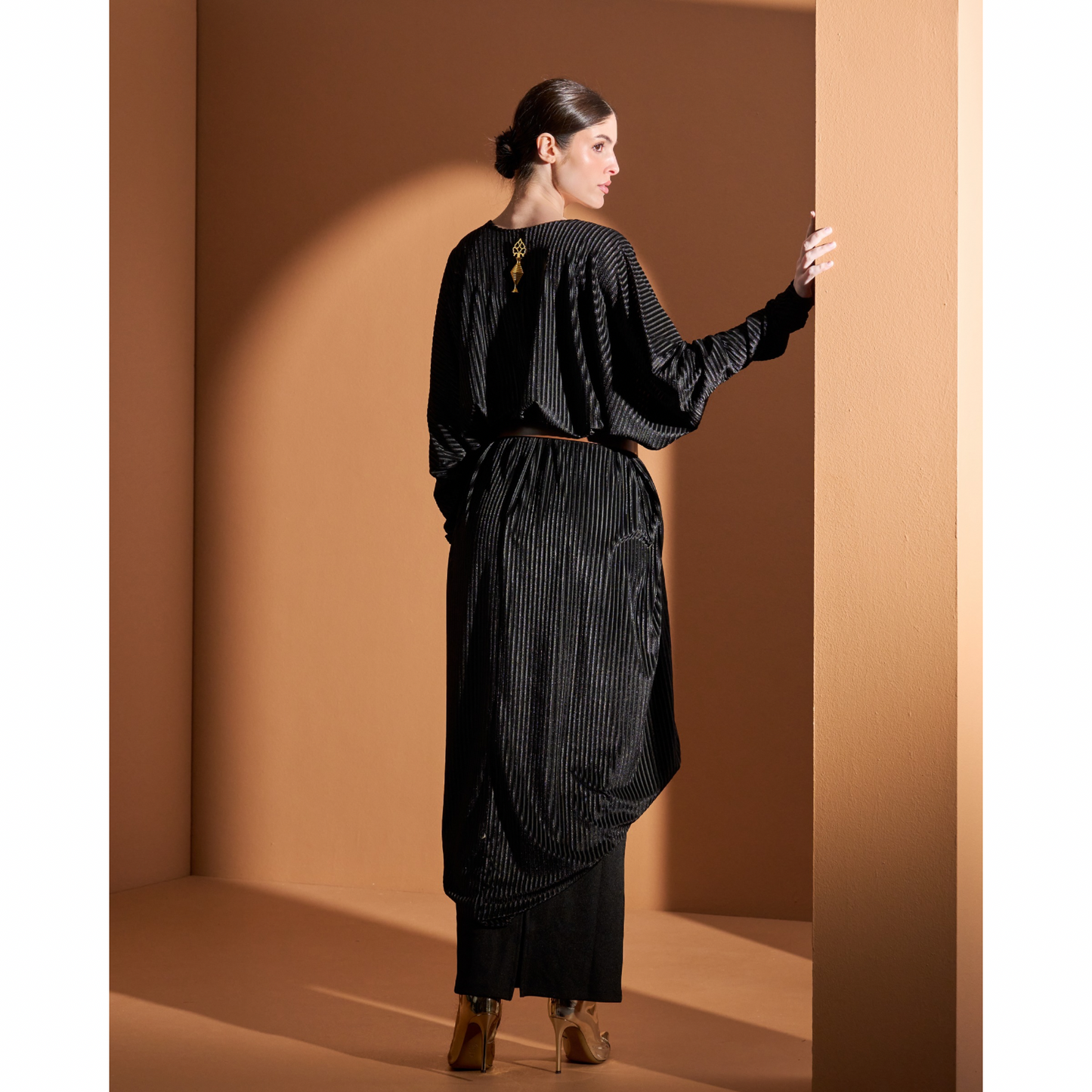 Look16- Black
