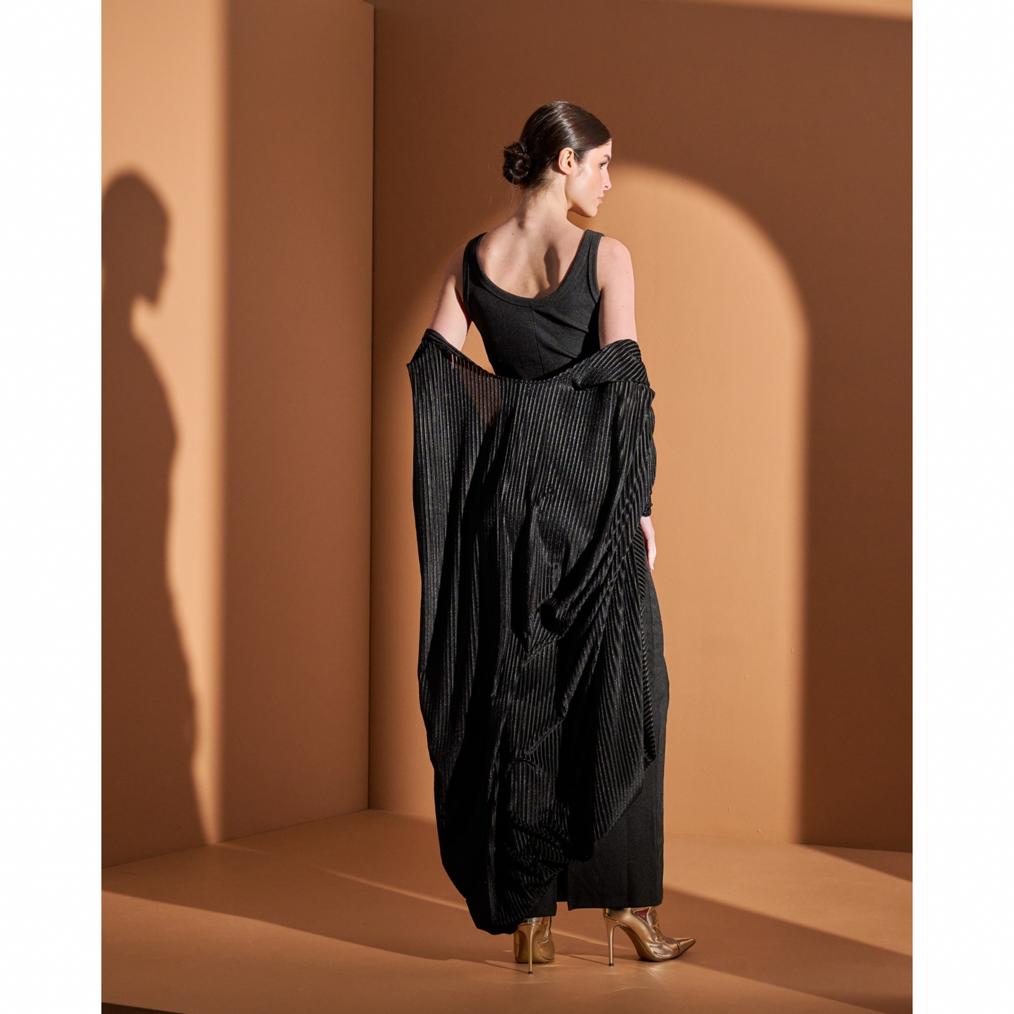 Look16- Black