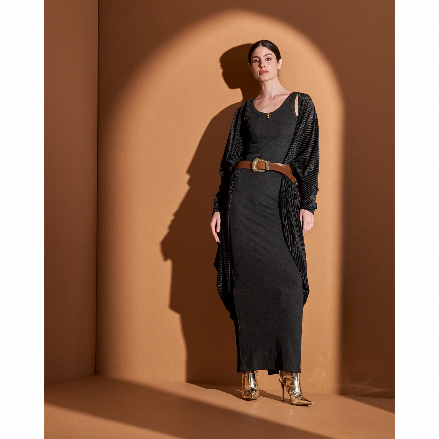 Look16- Black