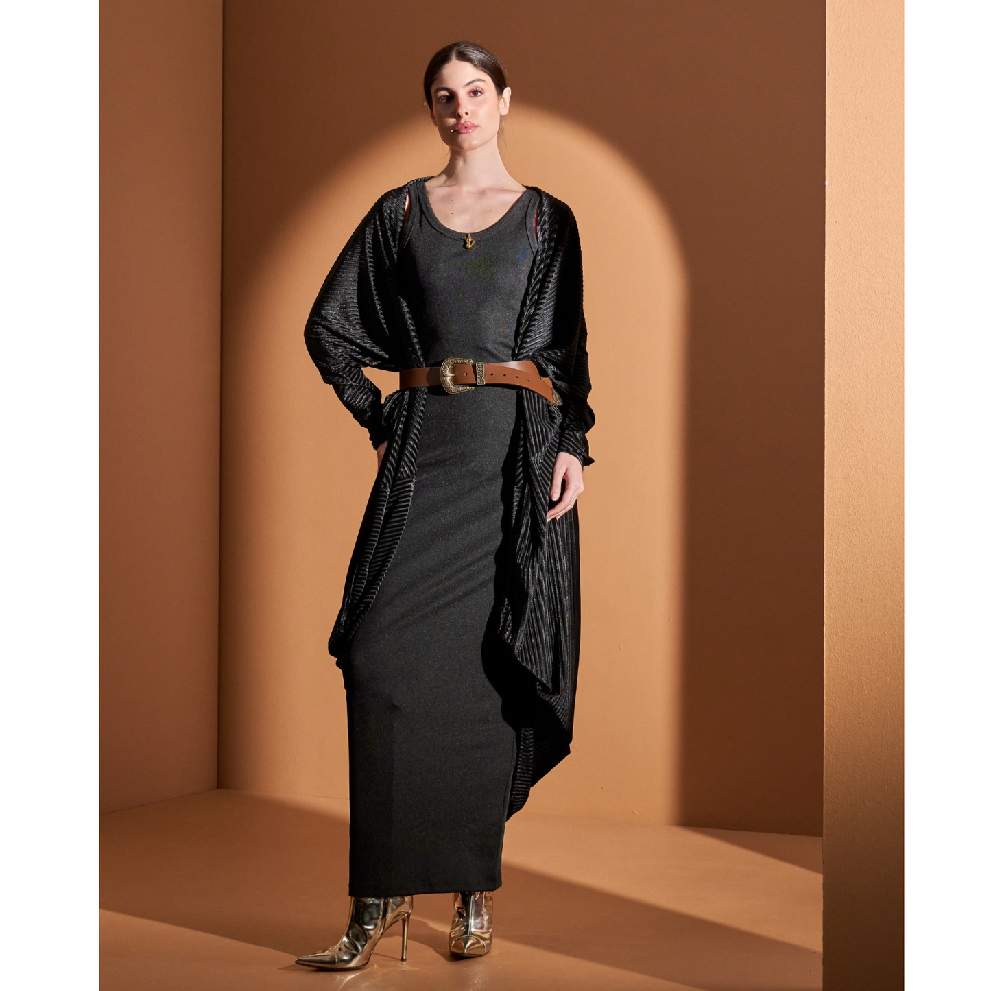 Look16- Black