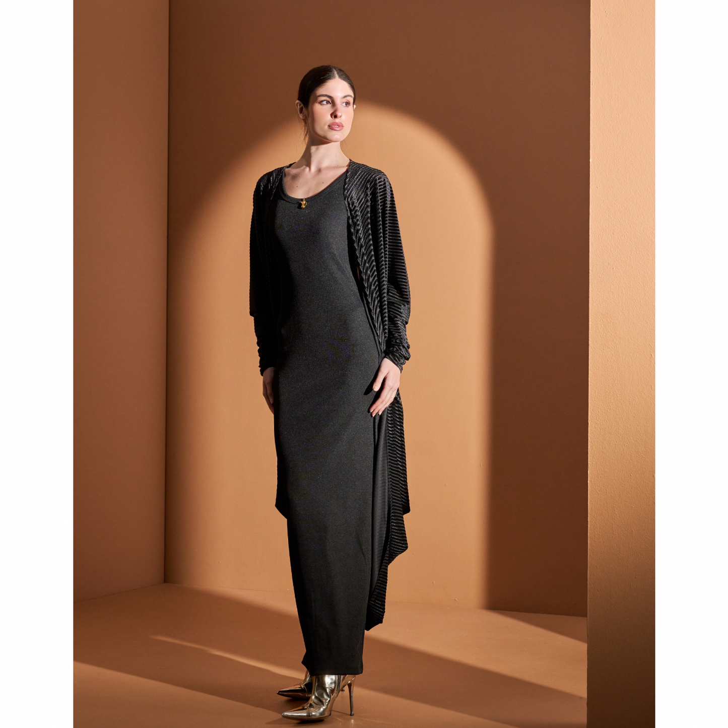 Look16- Black