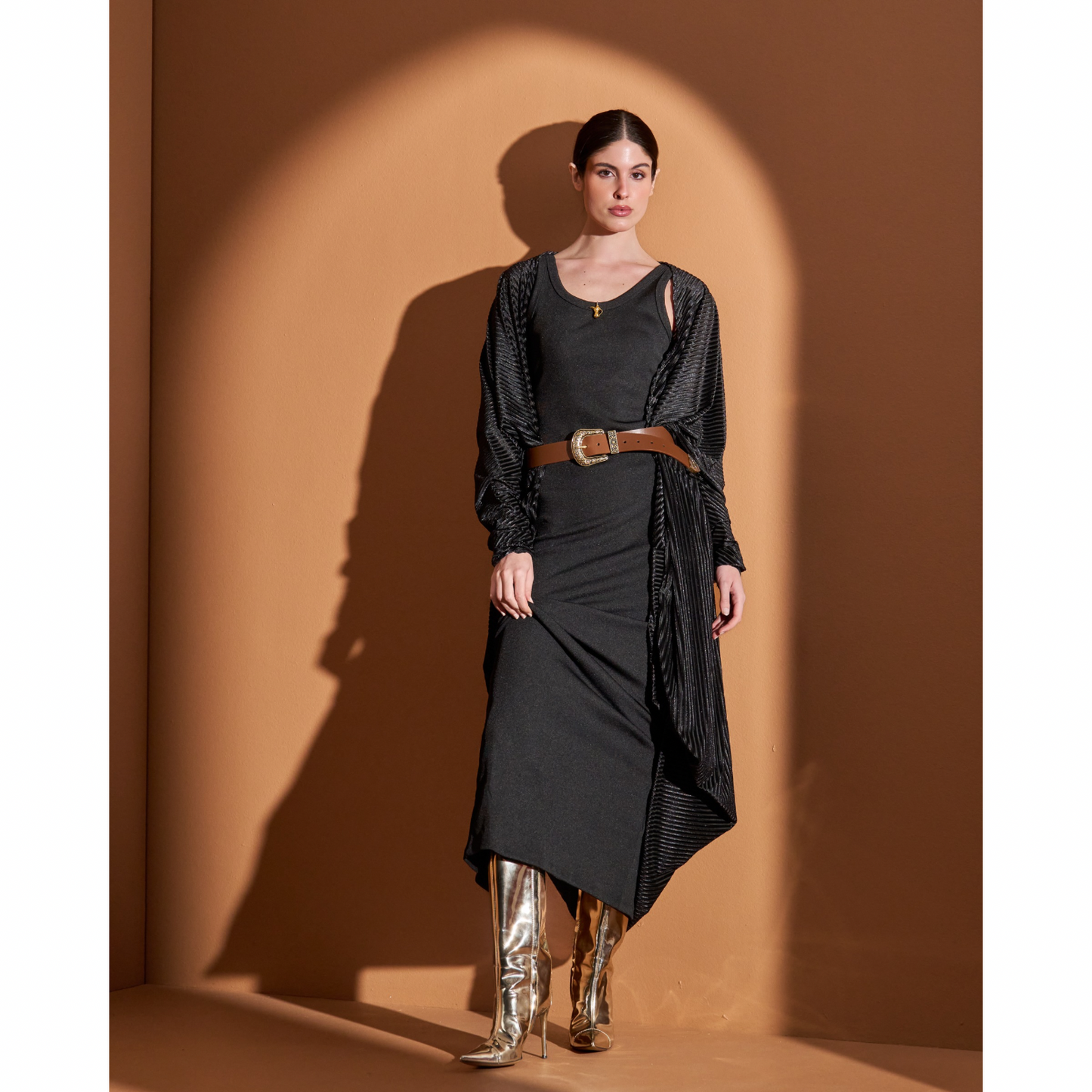 Look16- Black