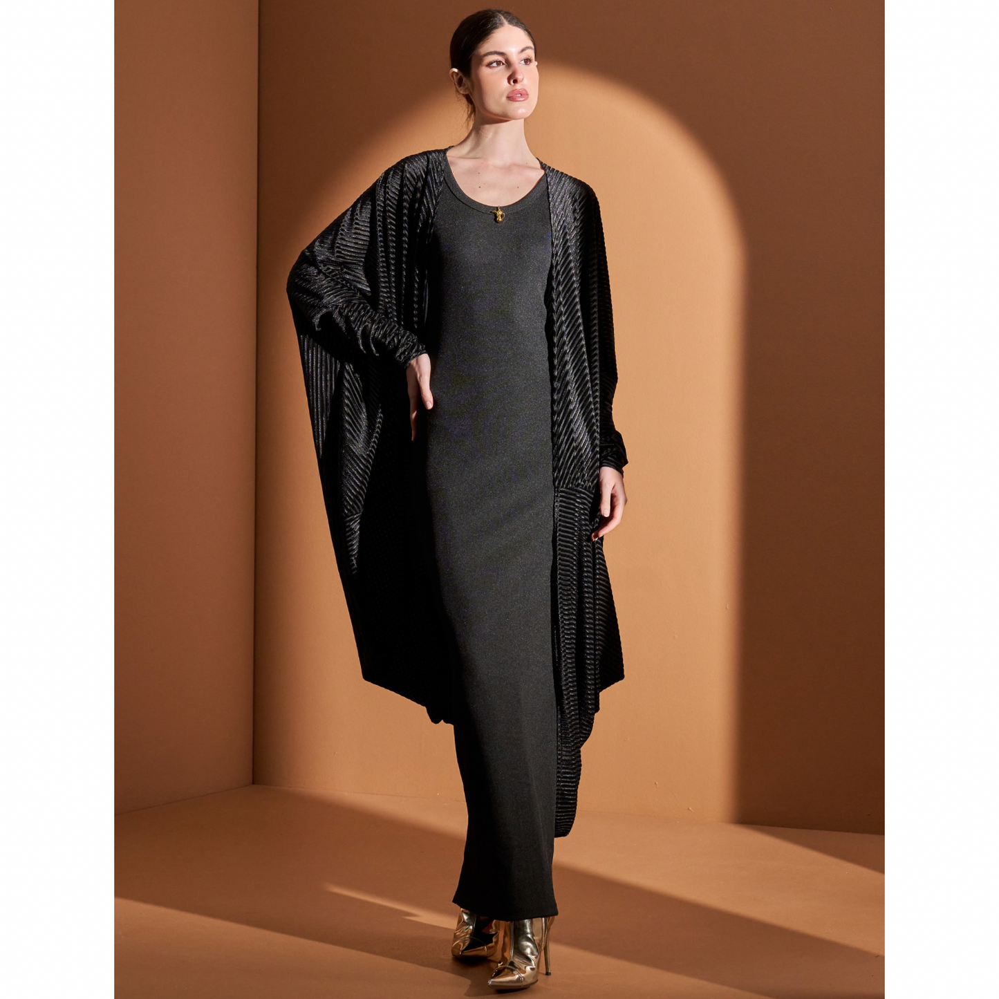 Look16- Black